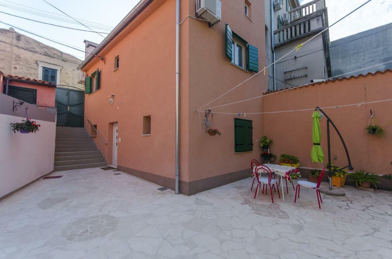 فيلا House Poets Street In Old شيبينيك المظهر الخارجي الصورة